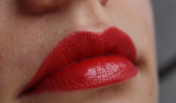 Maybelline Hydra Extreme Lipstick № 587 «Поцелуй вампира»