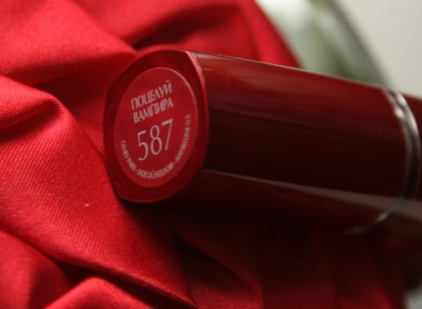 Maybelline Hydra Extreme Lipstick № 587 «Поцелуй вампира»