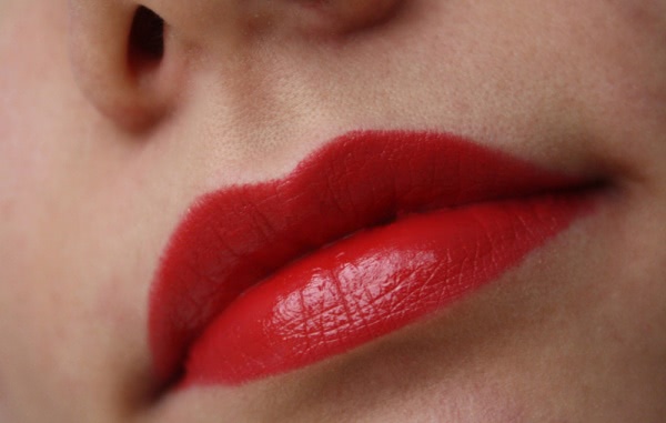 Maybelline Hydra Extreme Lipstick № 587 «Поцелуй вампира»