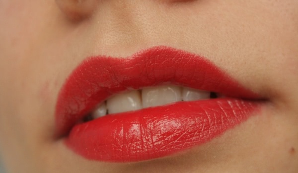 Maybelline Hydra Extreme Lipstick № 587 «Поцелуй вампира»