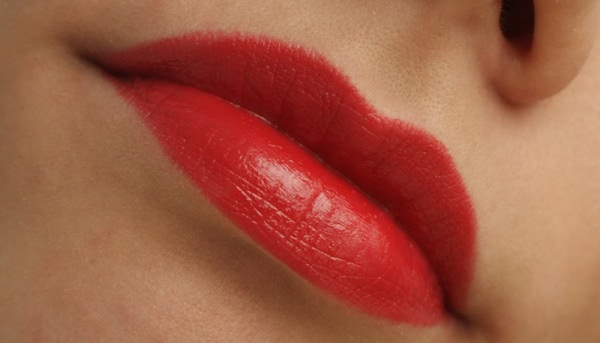 Maybelline Hydra Extreme Lipstick № 587 «Поцелуй вампира»