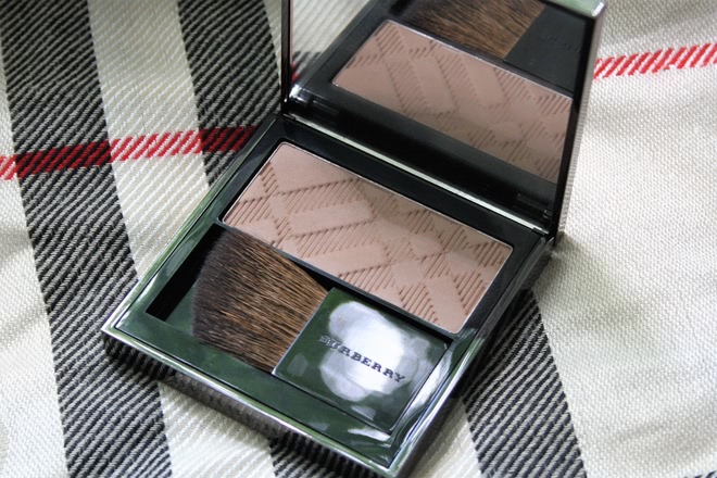 Непризнанный гений - Burberry Natural blush fard a joues naturel в оттенке 11 Dark earthy blush
