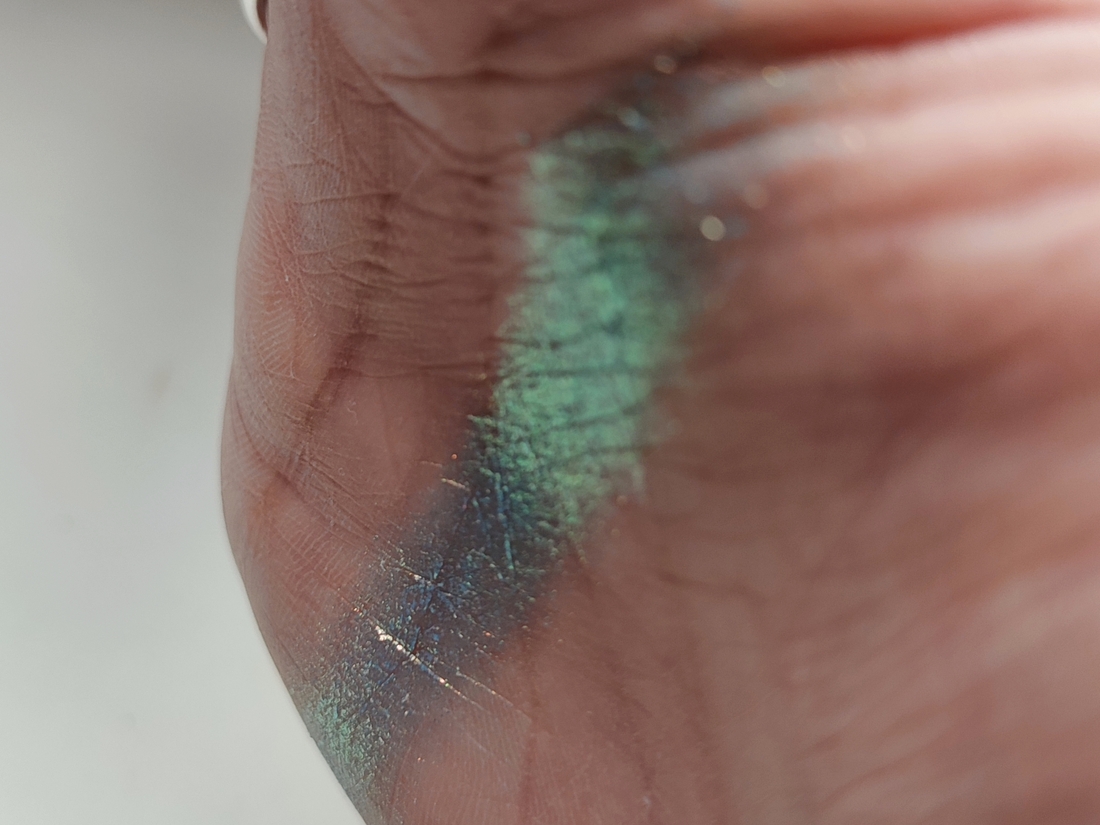 Дневной свет у окна.