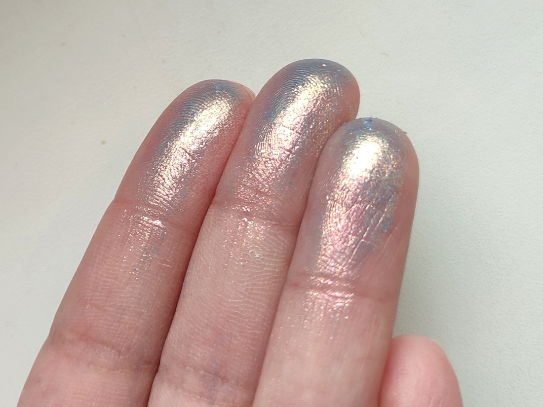 Дневной свет у окна.