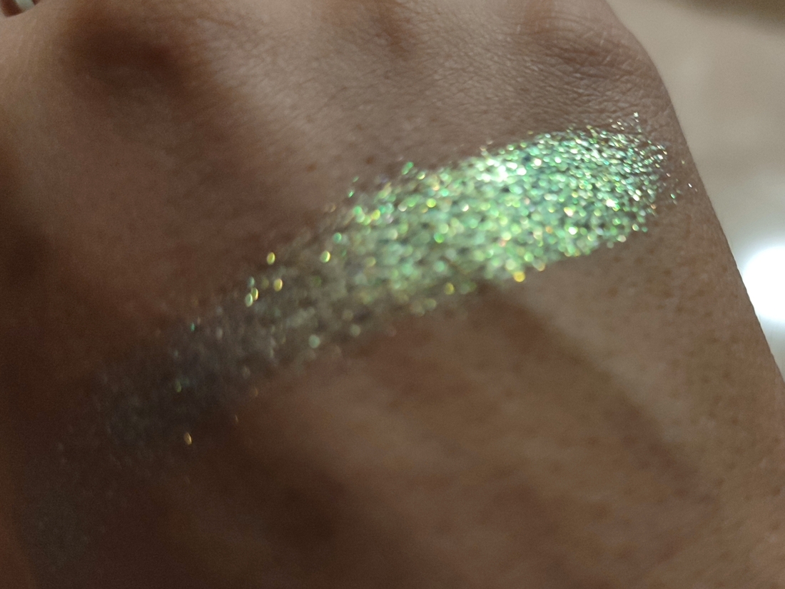 Искусственное освещение в полутени.