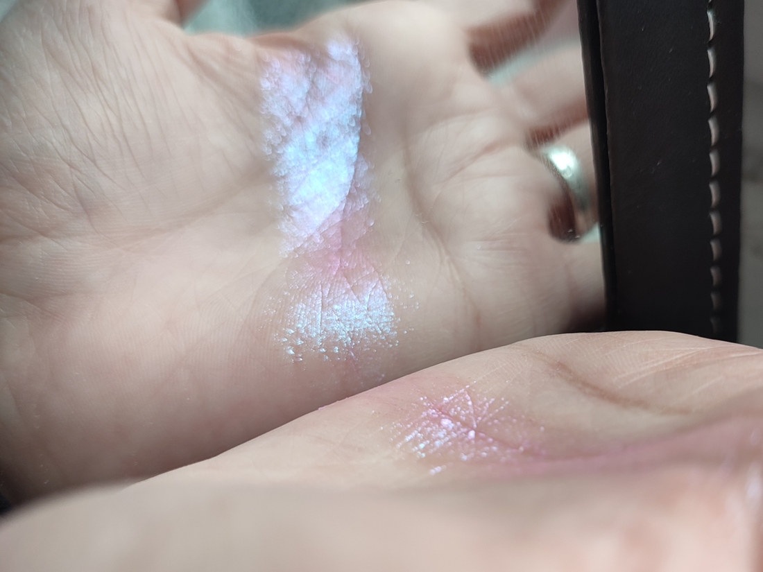 Дневной свет у окна.