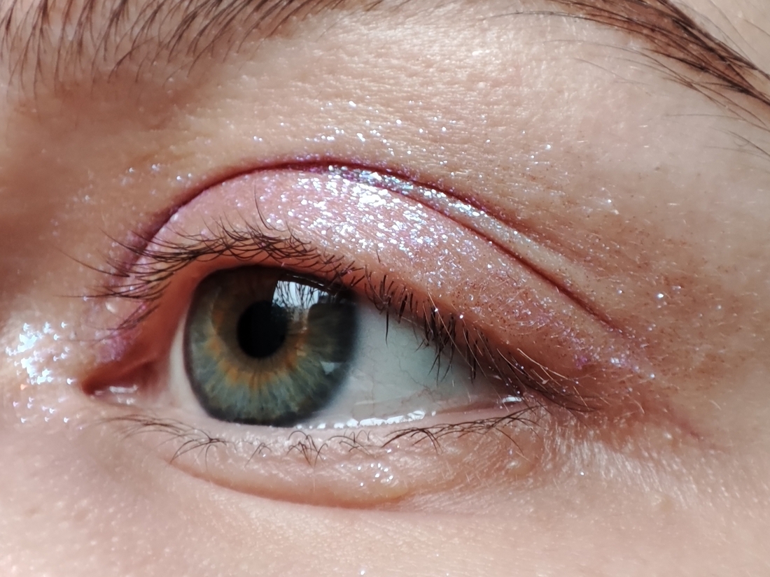 Дневной свет у окна. Тон 507 на все веко.