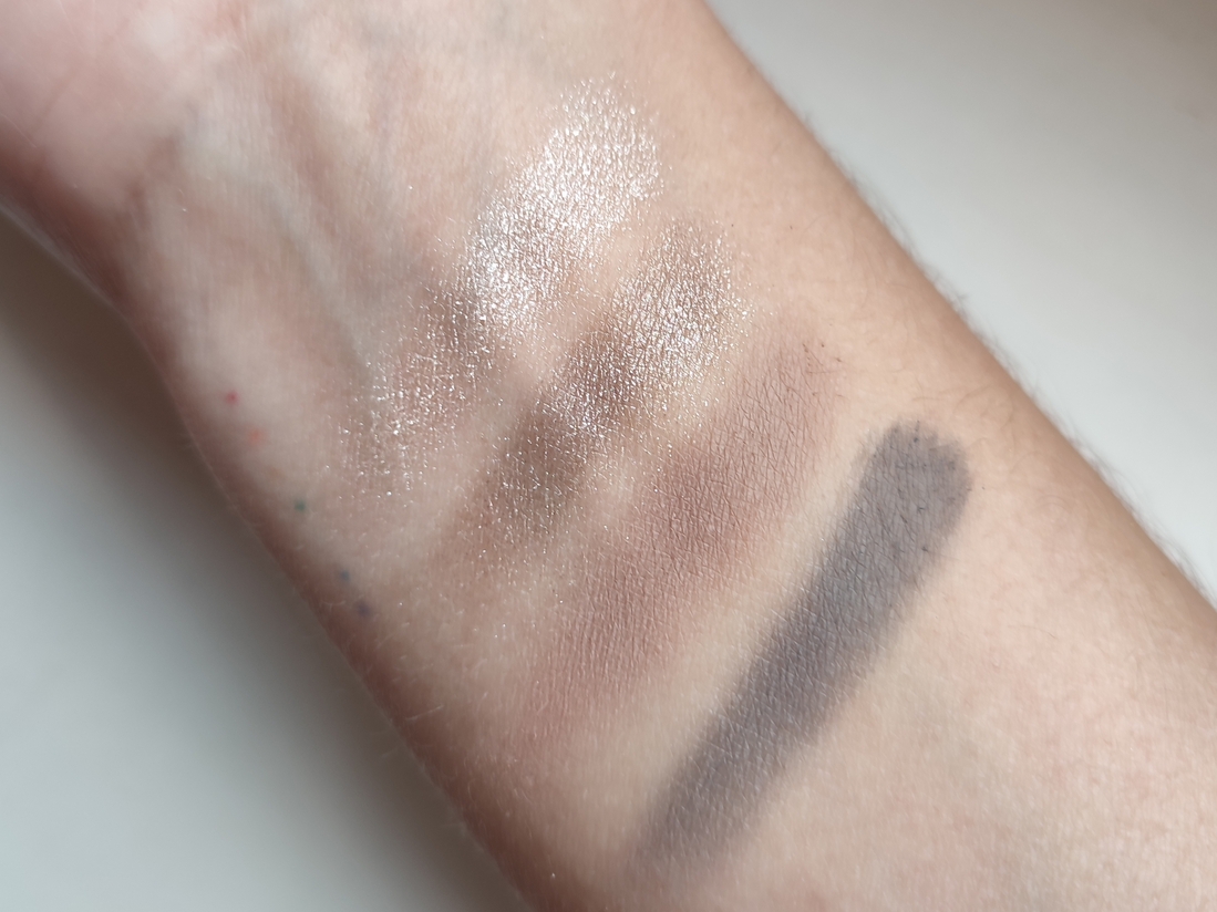 Дневной свет у окна