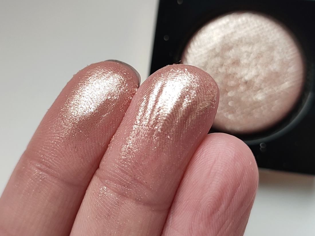 Указательный - сухое нанесение, средний- влажное