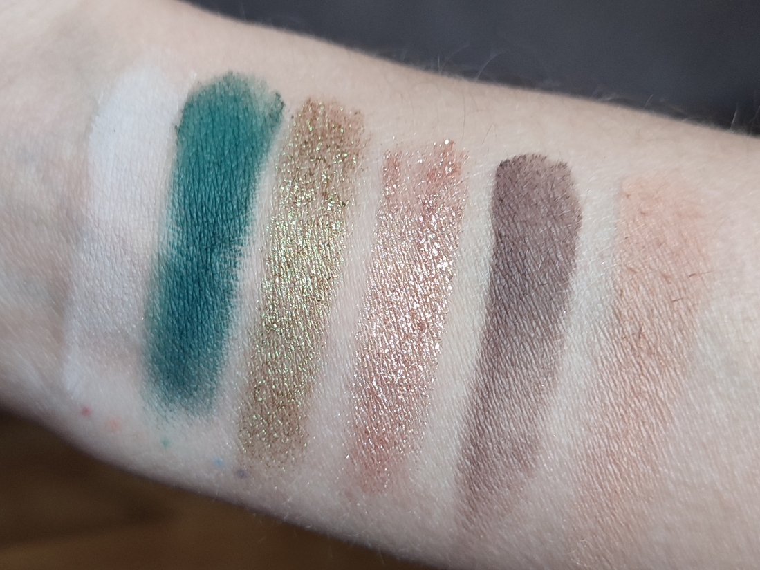 Дневной свет в глубине комнаты