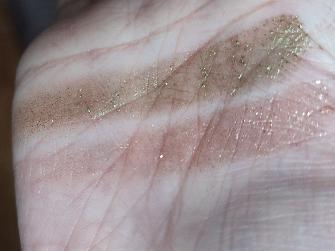 Дневной свет в глубине комнаты