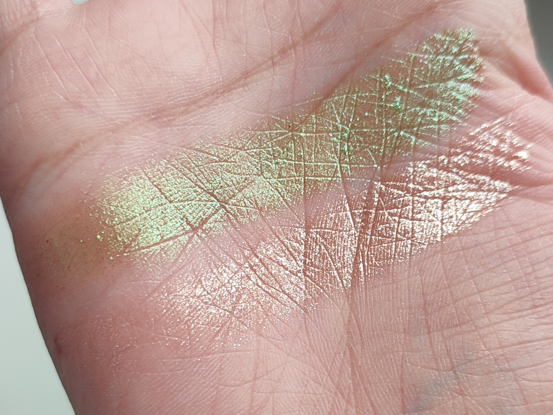 Дневной свет у окна