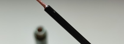 Мерцающее болото: подводка для глаз Love Generation «Kikimora» Liquid Eyeliner 02 Swampy