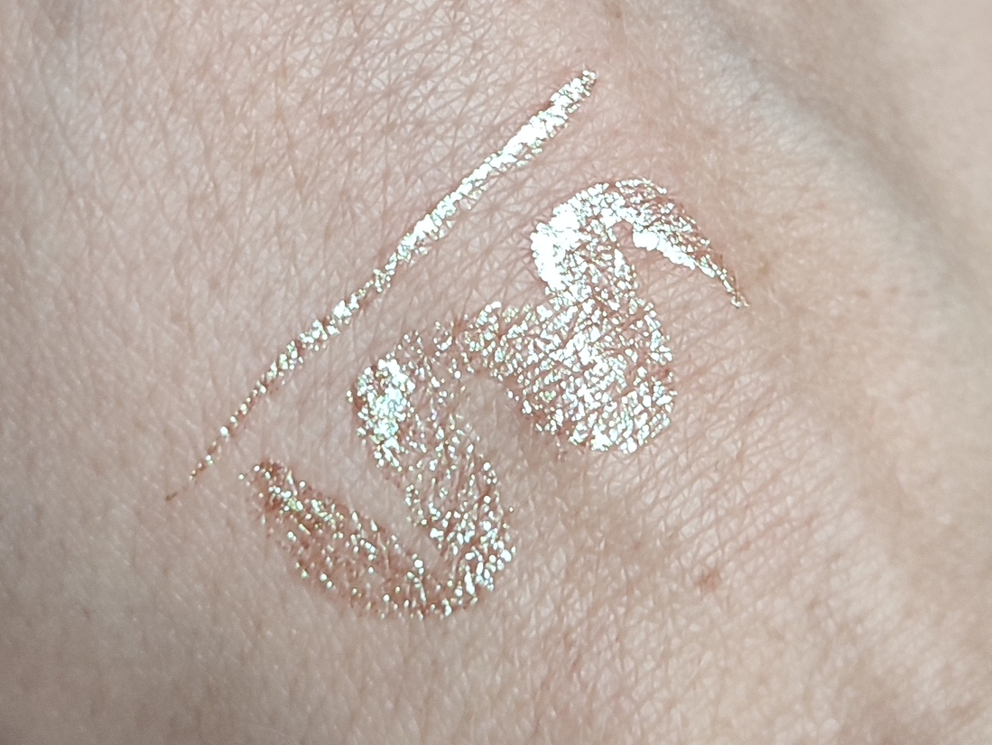 Дневной свет в глубине комнаты.