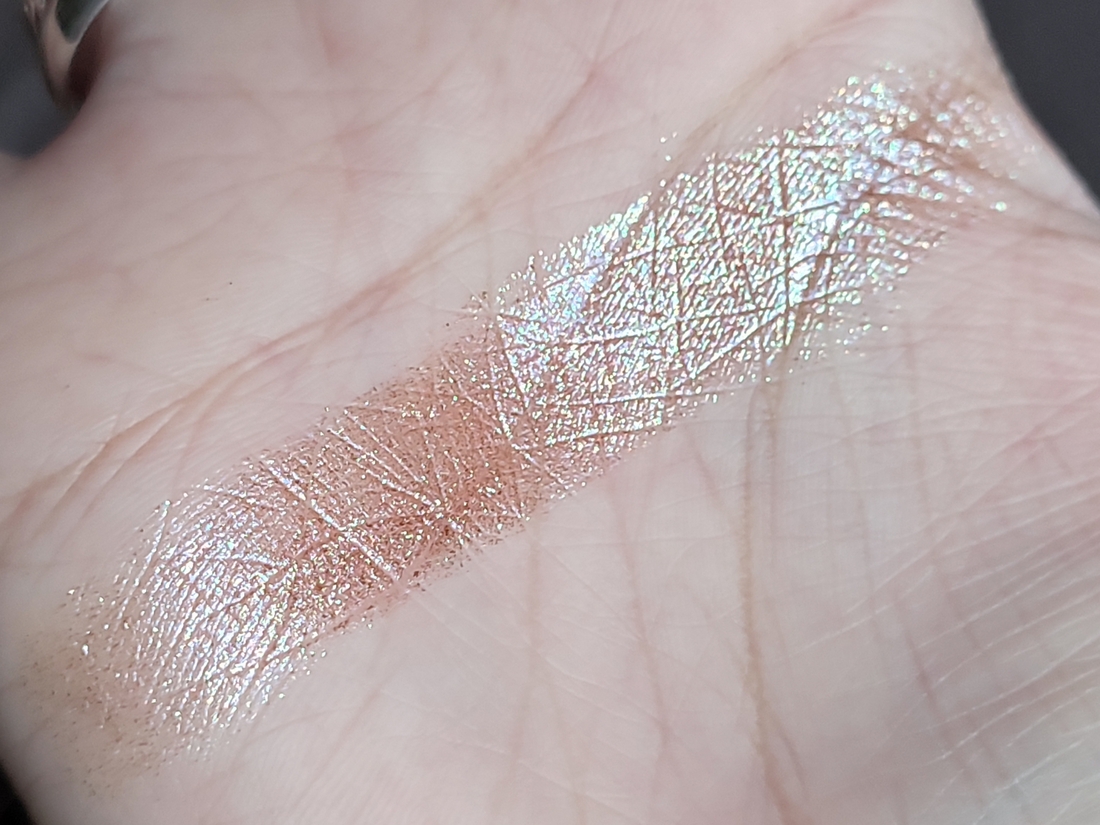 Дневной свет в глубине комнаты, без базы