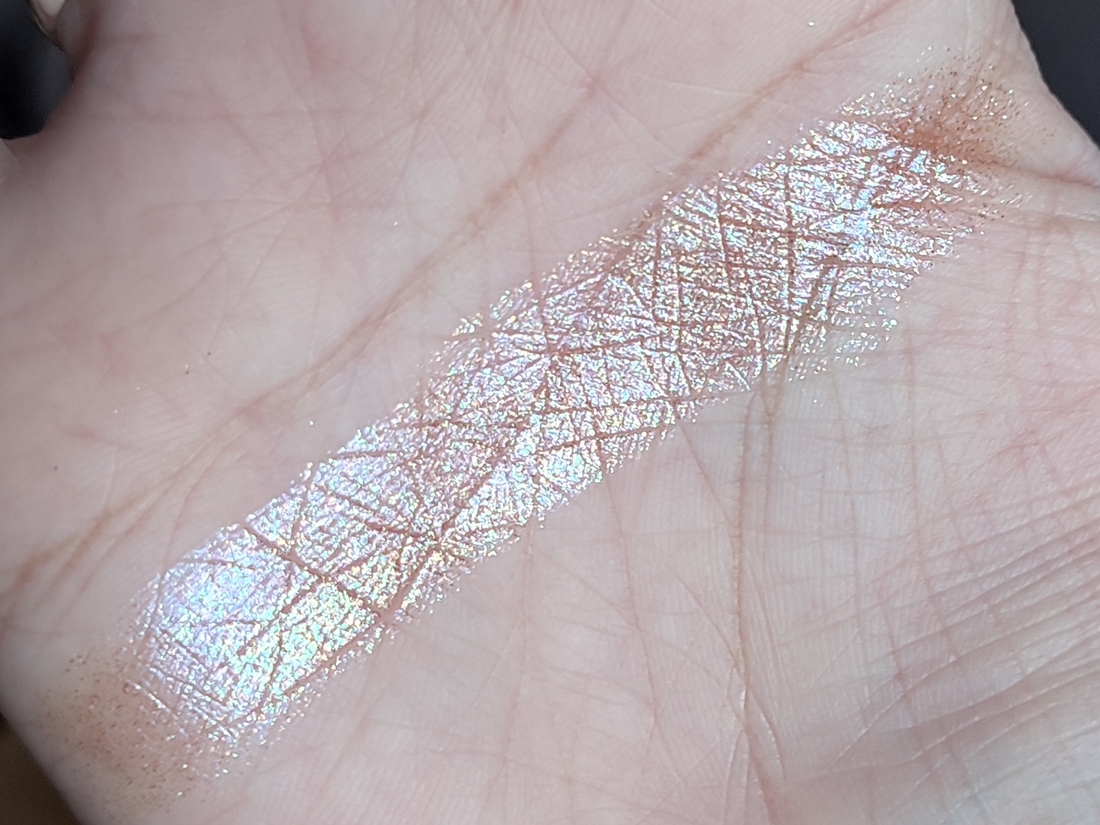 Дневной свет в глубине комнаты, без базы