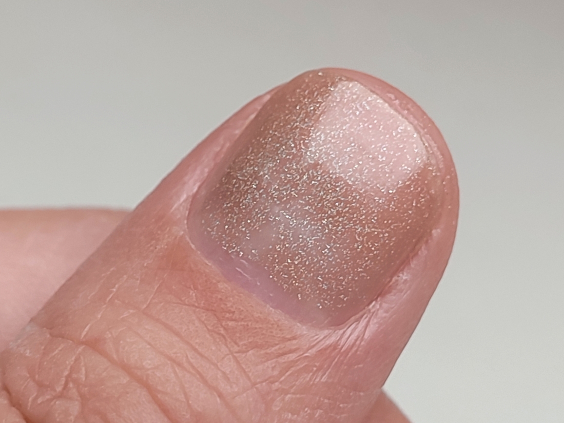 Дневной свет у окна. Лак в один слой.