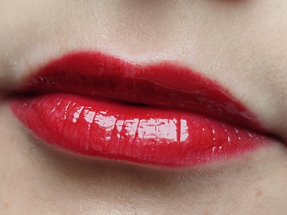 Дневной свет. Помада в один слой, прозрачное масло