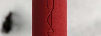 Это было не просто смело, это был Mac Macximal matte Lipstick 612 Russian Red