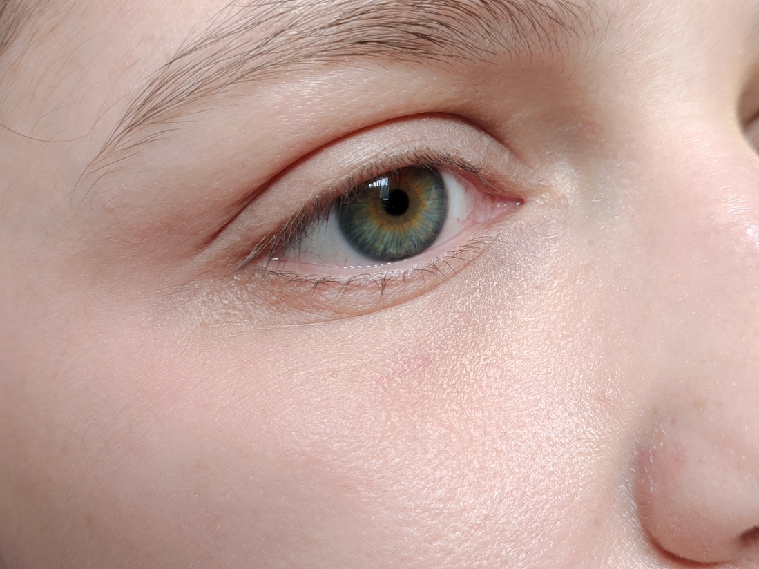 Без хайлайтера. Дневной свет у окна