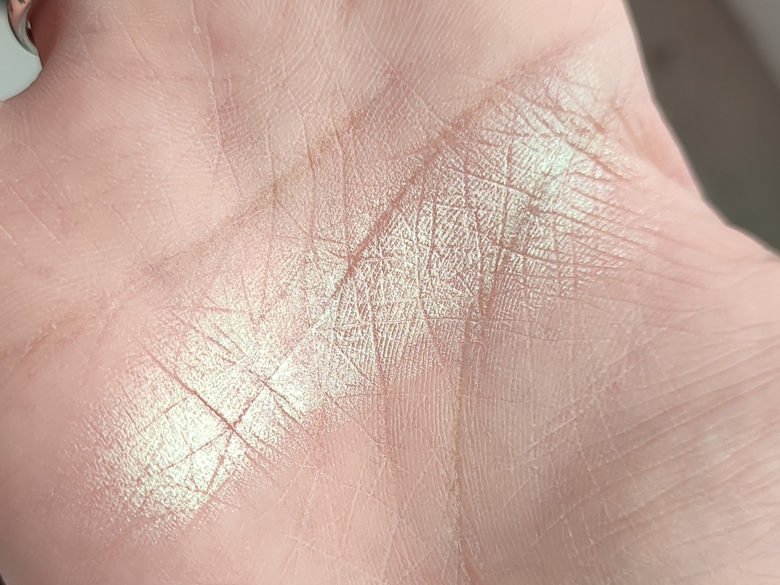 Дневной свет у окна