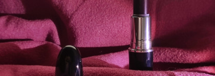 MAC lustreglass Lipstick 550 Succumb to plum. Поддаться соблазну сливы и носить его каждый день. + липкомбо в палитре месяца