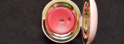 Для опыта, не для удовольствия: Rare beauty Stay vulnerable melting blush, Nearly rose