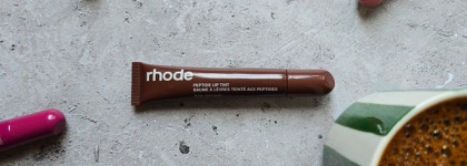 Кофейку бахну и норм: лучший блеск для губ Rhode Peptide lip tint, Espresso