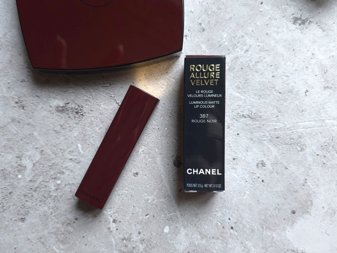 Разочарование в багровых тонах: Chanel Rouge Allure Velvet, 387