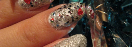 Новогодняя забава или праздничный маникюр с декоративным топом Kaleidoskope из коллекции Забава