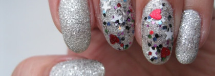 Новогодняя забава или праздничный маникюр с декоративным топом Kaleidoskope из коллекции Забава