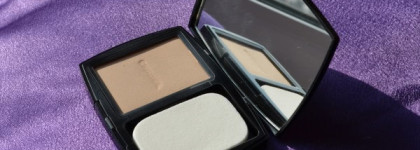 Крем-пудра Chanel Vitalumiere Compact Douceur Lightweight Compact Makeup Radiance Softness And Comfort SPF 10 в оттенке №20 Beige