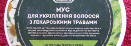 Мусс для укрепления волос с лекарственными травами "Яка"