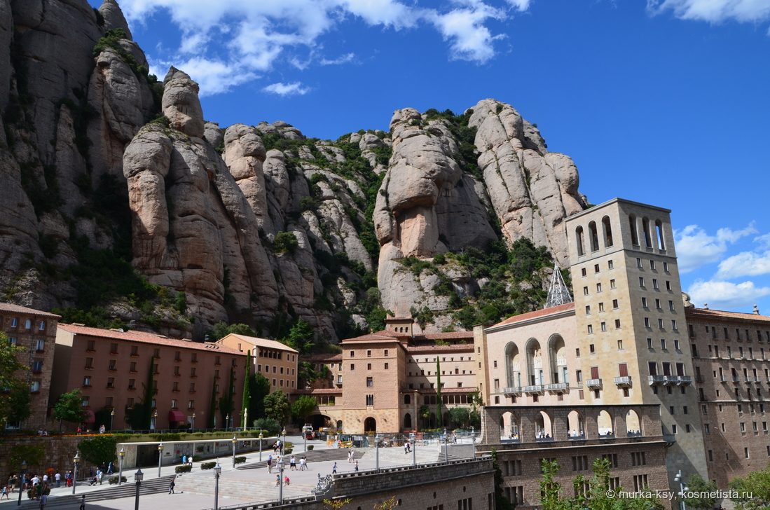фото из личного архива, монастырь Монсеррат ( Monestir Santa Maria de Montserrat) бенедиктинский монастырь, духовный символ и религиозный центр Каталонии и центр паломничества католиков со всего мира.