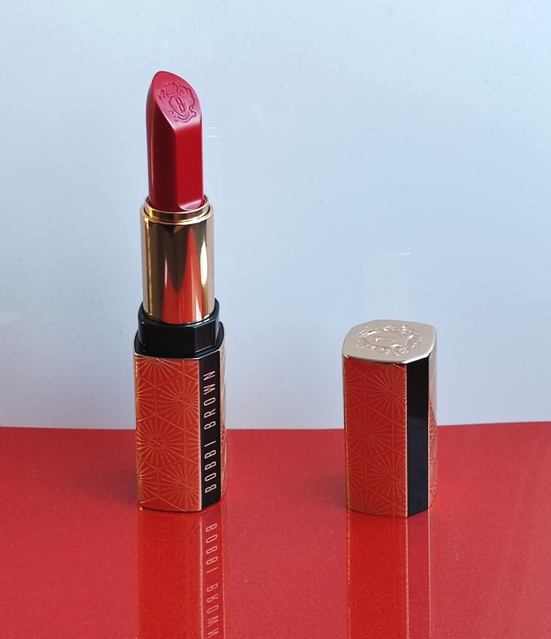 Bobbi Brownluxe Lipstick Limited Edition Помада для губ в оттенке Parisian Red