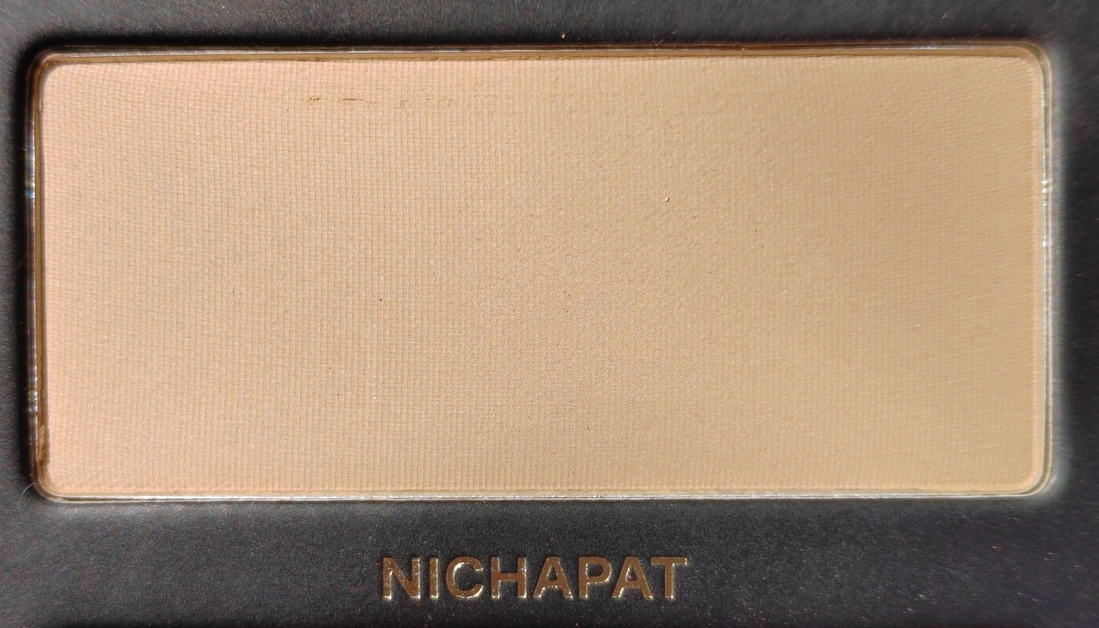 Скульптор по своему цвету хорошо подходит светлой коже с тёплым жёлтым подтоном