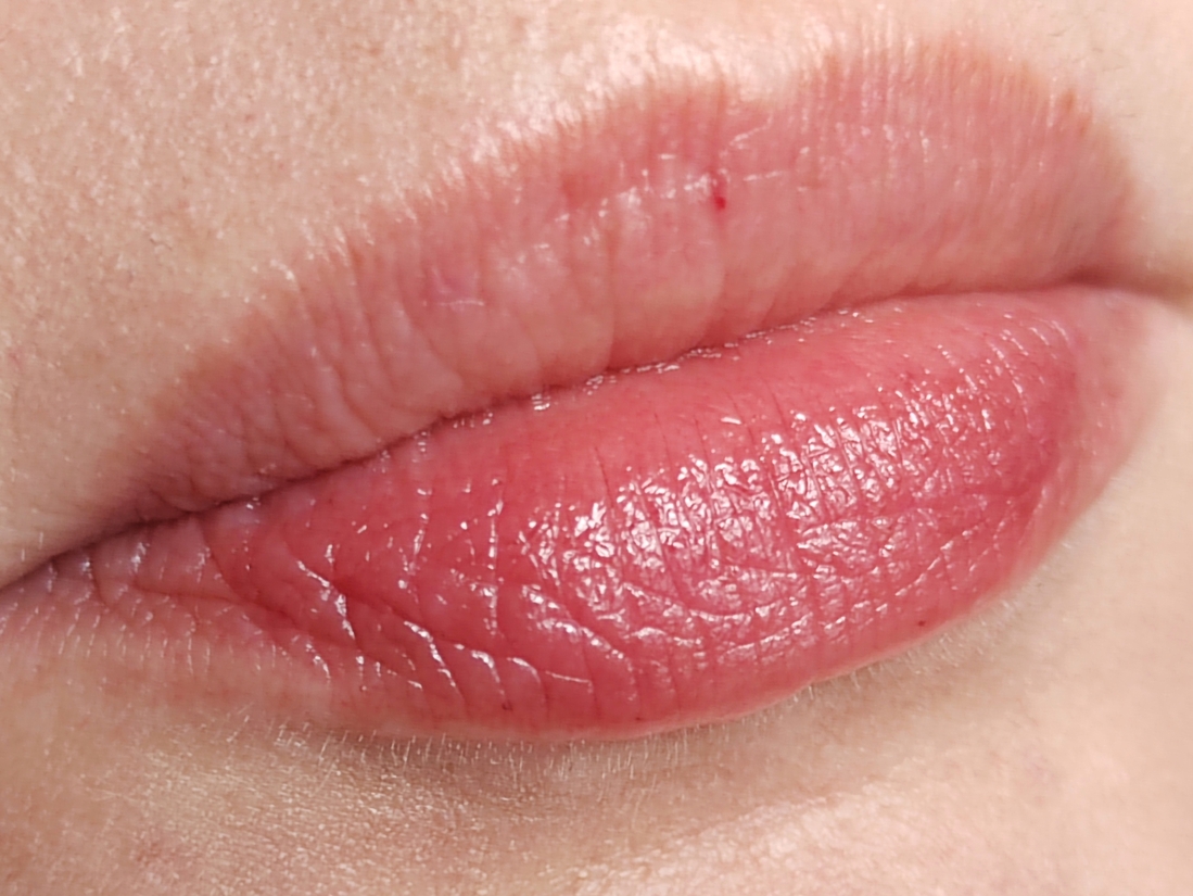 Помада в одно касание