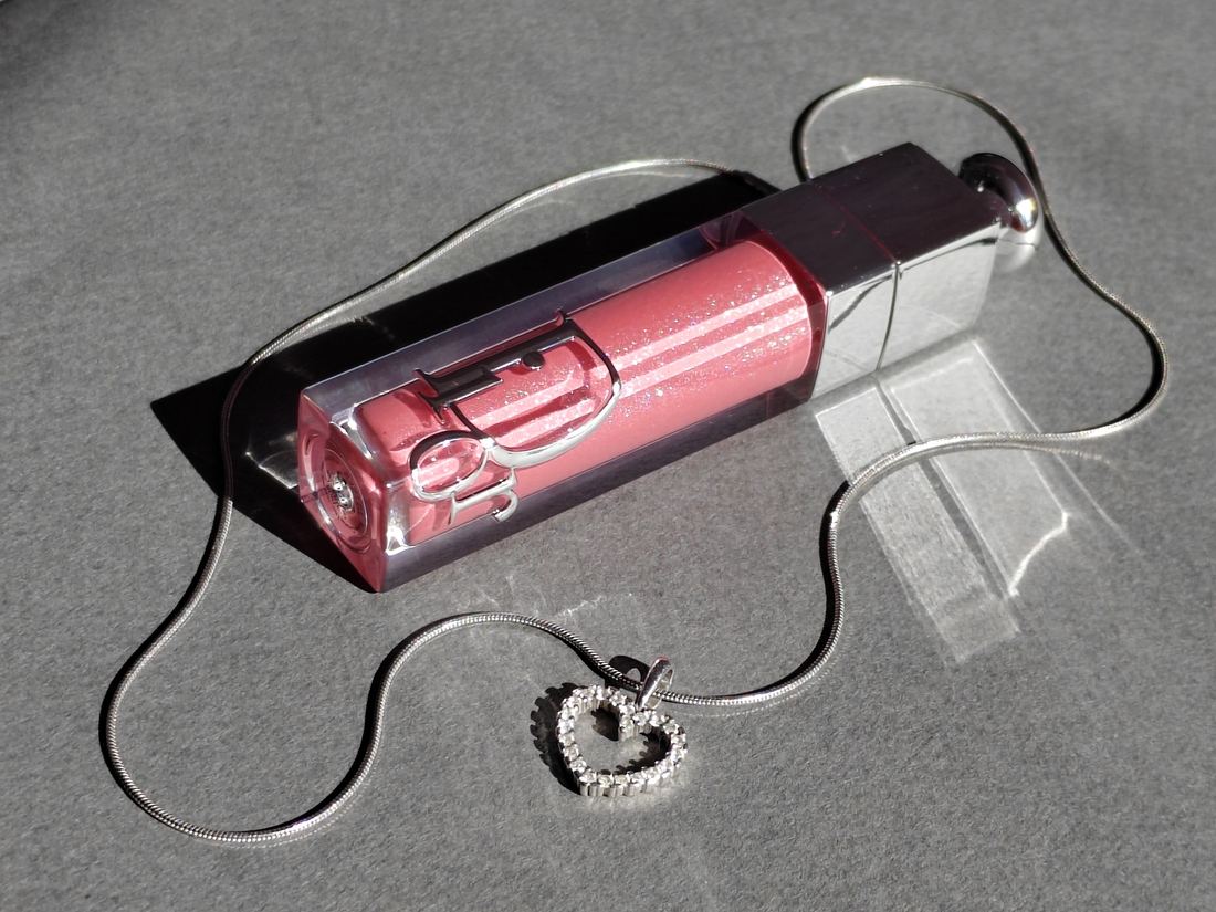 Блеск-плампер Dior Addict Lip Maximizer в оттенке № 26 Лиловый Интенсивный