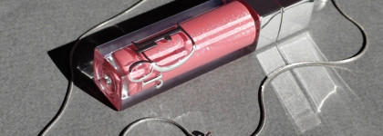 Мерцающий Блеск-плампер Dior Addict Lip Maximizer в оттенке № 26 Лиловый Интенсивный