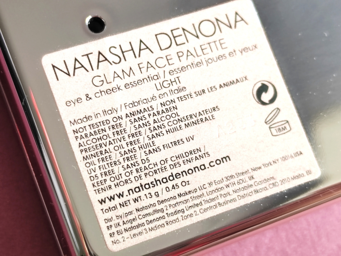 На пластике обратной стороны палетки присутствуют отверстия на всех рефилах, для их возможной  замены.