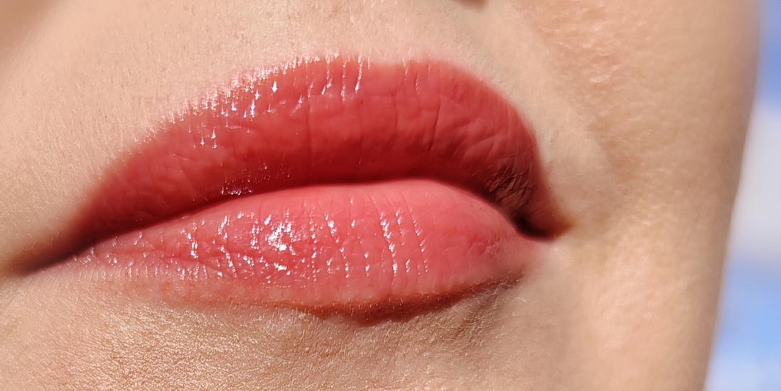 На солнце на улице