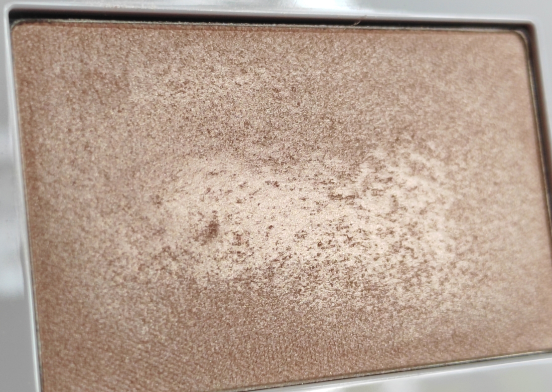 Спустя 3 месяца текстура хайлатера не изменилась. И она здесь не замылена - это отблеск