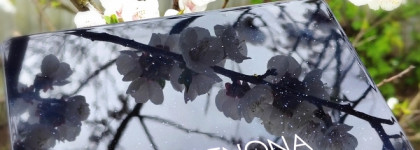 Палетка теней Natasha Denona Xenon - самая сверкающая и холодная среди остальных в моей коллекции