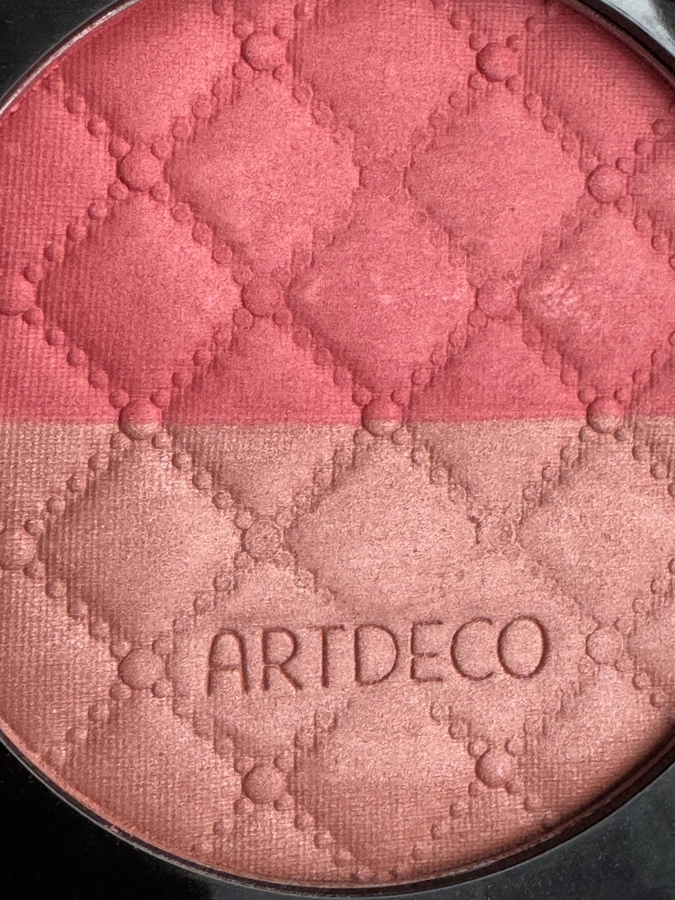 Румяна через 2 недели использования. Дневное освещение