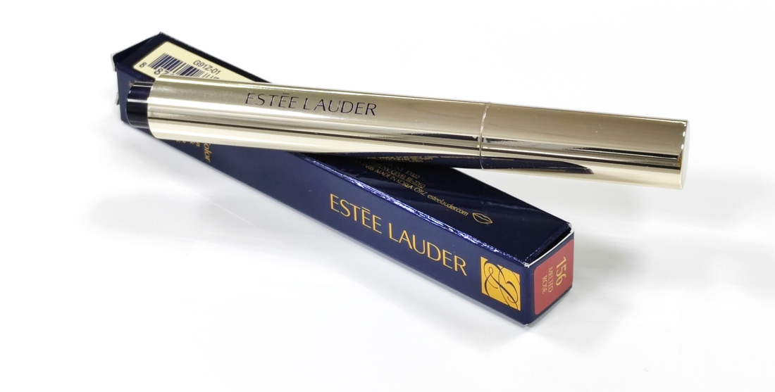 Название оттенка продублировано и на упаковке, и на футляре блеска, что супер удобно и практично