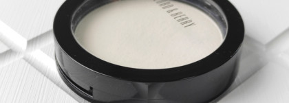 Матирующая пудра Lord&Berry Touch Up Blotting Powder - стирает поры, но эффект не долгий