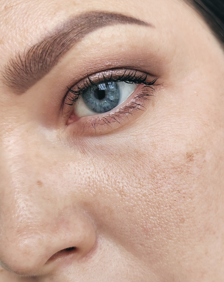 Дневное освещение. Припудренная кожа с утра, прошло 5 часов