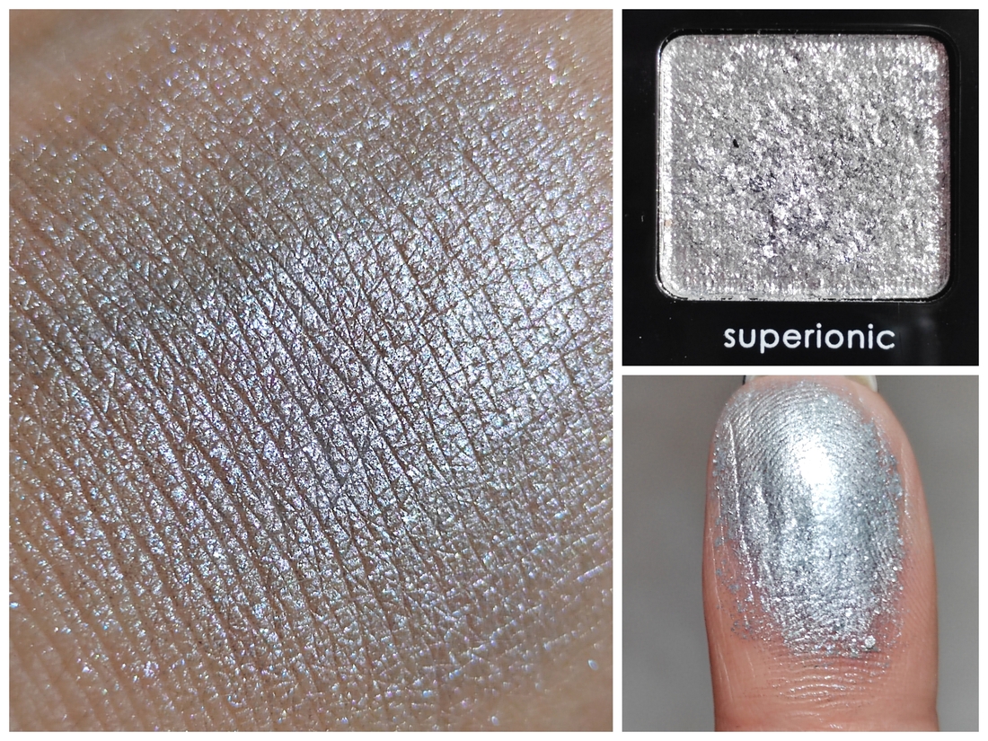 Серебристый, со светло-розовым отблеском, жирненький спаркл, текстура тонкая, однородная. Переносится хорошо и кистью и пальцем. В составе очень много мелких разноцветных блесточек, на свету искрятся. Очень красиво смотрится в виде топа на тёмной подложке.