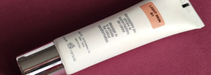 Тонированная эмульсия с кистью-аппликатором Essential City Defence оттенок B1 Light Skin