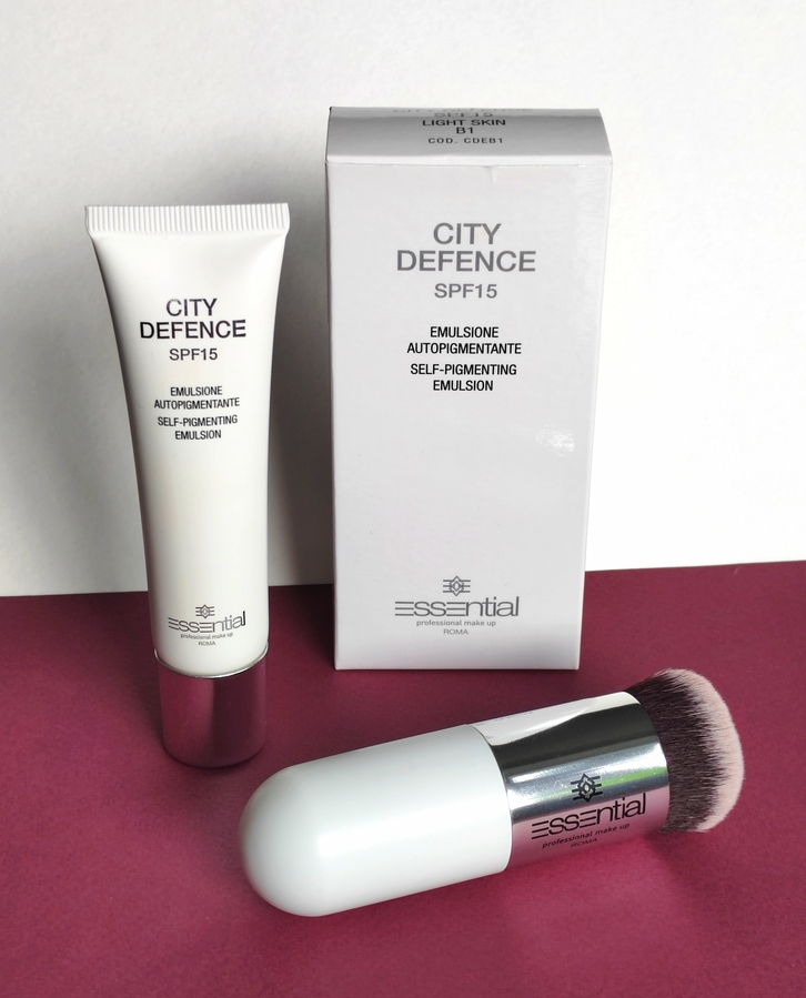 Тонированная эмульсия с кистью-аппликатором Essential City Defence оттенок B1 Light Skin